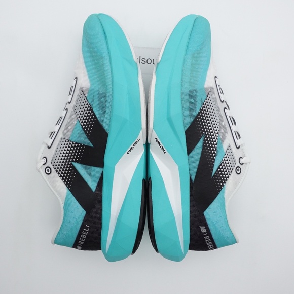 Size 7.5 WIDE D Women's New Balance FuelCell Rebel v4 Running Shoes WFCXCJ4 - Picture 4 of 13